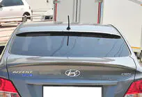 Hyundai Accent 2011–2017 DPT-spoileri (kiiltomusta) kuva 1