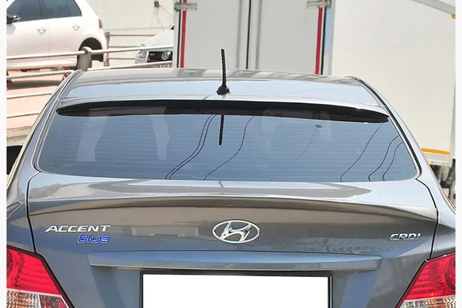 Hyundai Accent 2011–2017 DPT-spoileri (kiiltomusta) Image