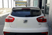 Kia Rio 2012–2017 Spoileri DPT (HB, kiiltomusta) kuva 2