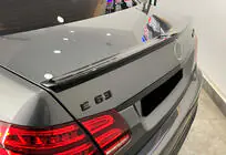 Mercedes E-sarja W212 2009–2016 Spoileri DPT V-1 (kiiltävän musta) kuva 1