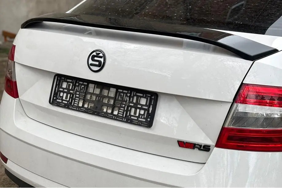 Skoda Octavia III A7 2013–2019 Spoileri DPT V-5 (kiiltävä musta) Image