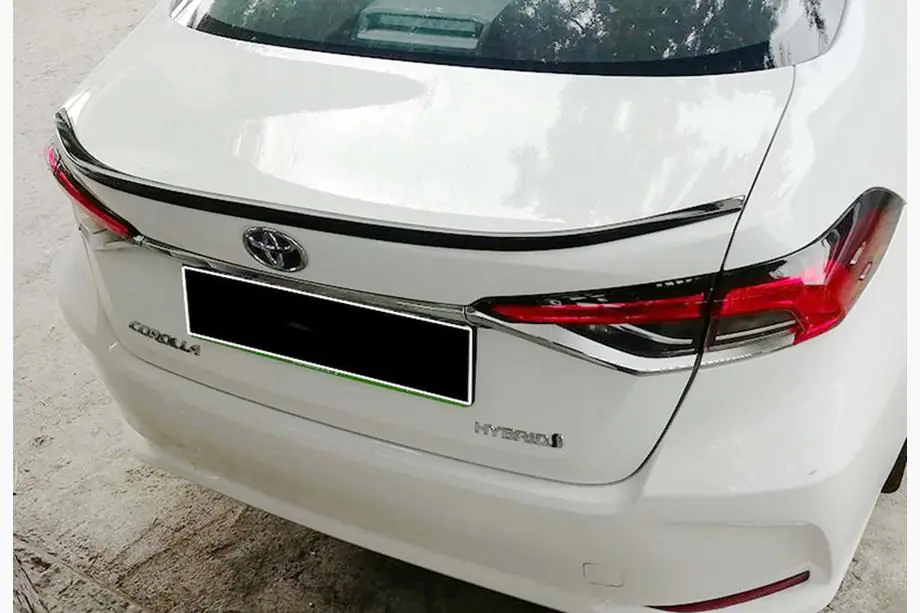 Toyota Corolla 2019– DPT-spoileri (kiiltomusta) Image