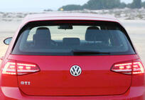 Volkswagen Golf 7/E-Golf 2012–2020 Takaspoileri DPT V-1 (GTI / R HB, kiiltävä musta) kuva 1