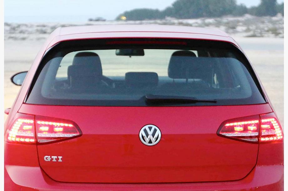 Volkswagen Golf 7/E-Golf 2012–2020 Takaspoileri DPT V-1 (GTI / R HB, kiiltävä musta) Image