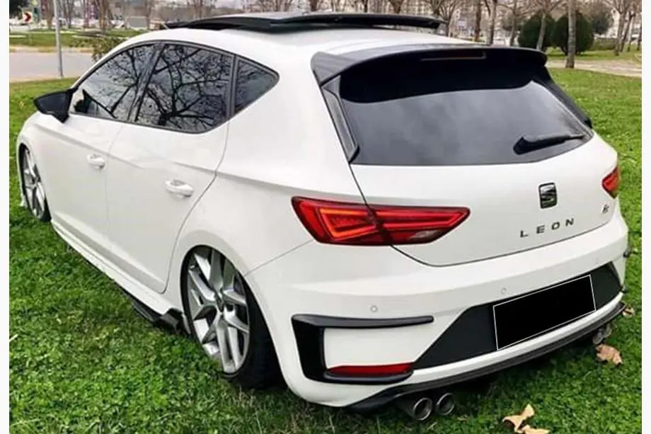Seat Leon 2013–2020 Takapuskurin canardit DPT (2017-2020, 2 kpl, kiiltomusta) Image