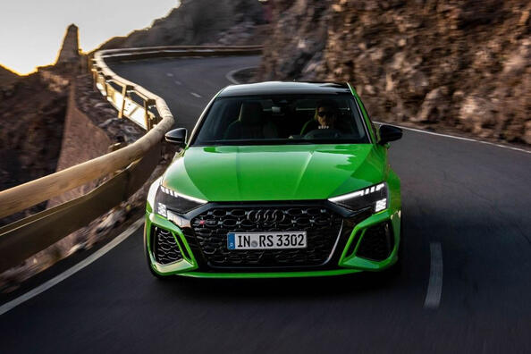 Audi RS 3: kompaktin urheilusedanin katsaus