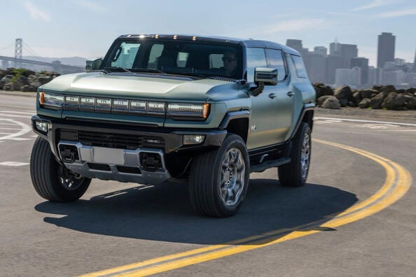 Hummer EV SUV -koeajo: uuden sukupolven sähkömaasturi