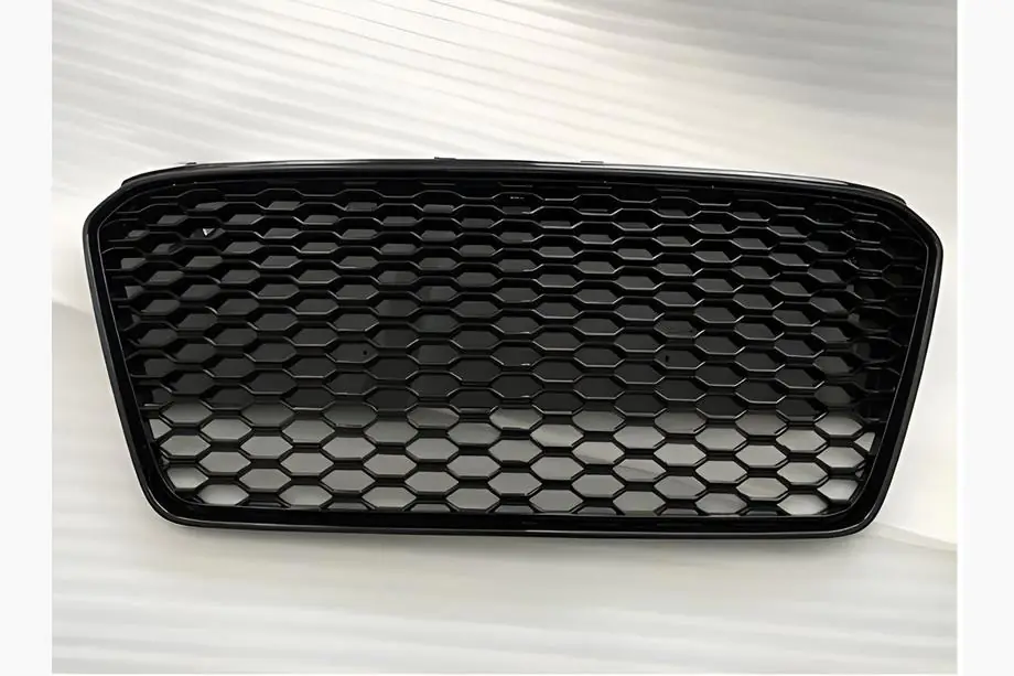 Audi R8 2006–2015 Etusäleikkö (2013-2015, musta) Image