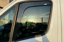 Mercedes Sprinter W907/W910 2018– Ura-asenteiset ikkunatuuliohjaimet (2 kpl, HIC) kuva 2