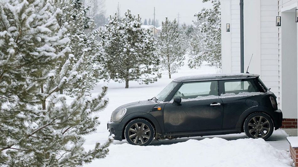 Missä auto kannattaa säilyttää talvella? Vinkkejä autoilijoille