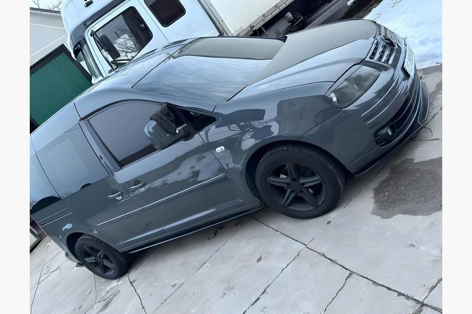 Volkswagen Caddy 2015–2020 Performance kylkihelmat (musta) Image