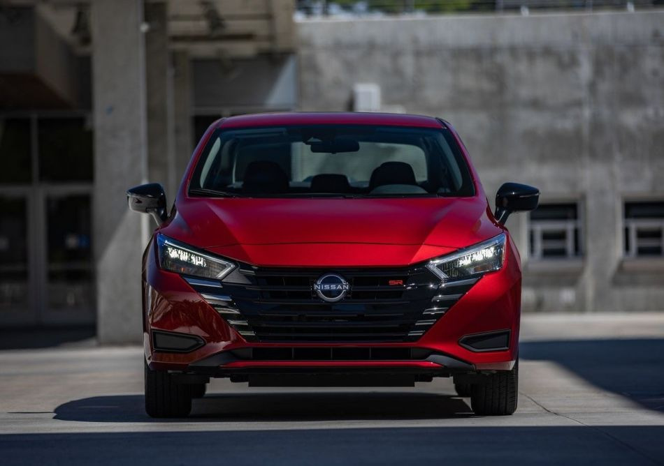 Uudistunut Nissan Versa: tyylikäs ja edullinen sedan