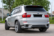 BMW X5 E70 2007–2013 Takapuskurin diffuusorin lista (2010-2013, maalattava) kuva 1