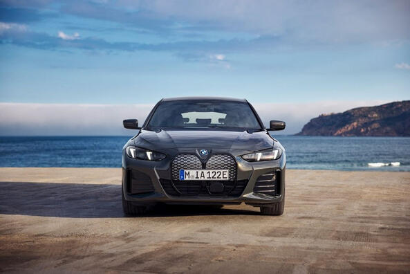 BMW i4 facelift 2024: katsaus päivitettyyn sähköautoon