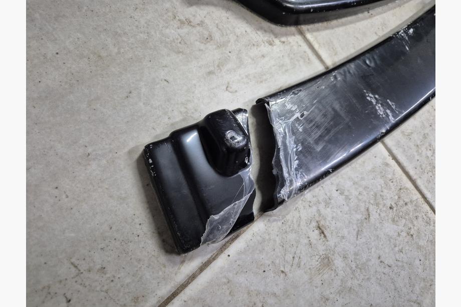 BMW 3-sarja F30/F31 2012–2019 Poistotuote Etupuskurin lipa DPT Lip vakioversioon (kiiltävä musta) Kuva 3