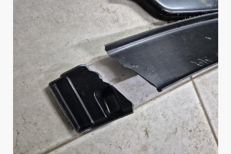 BMW 3-sarja F30/F31 2012–2019 Poistotuote Etupuskurin lipa DPT Lip vakioversioon (kiiltävä musta) Kuva 4