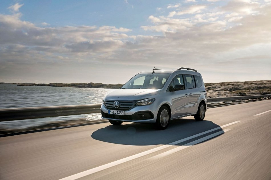 Arvostelu: sähköinen kompakti tila-auto Mercedes-Benz EQT