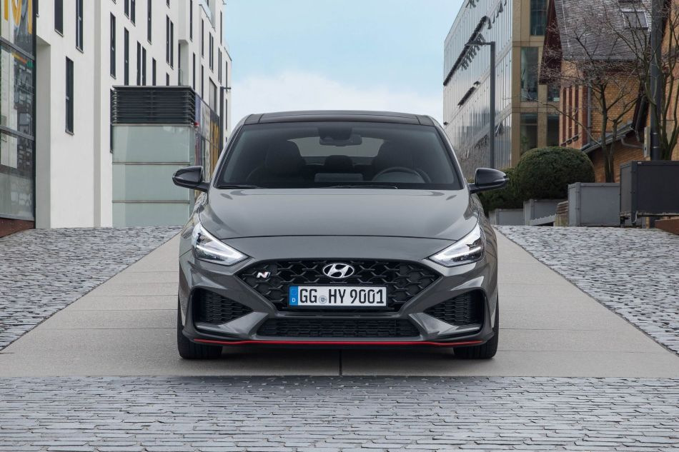 Koeajo: urheilullinen liftback Hyundai i30 Fastback N