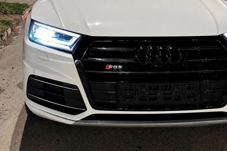 Audi Q5 2017–2025 Etusäleikkö SQ-Style (2017-2020, musta) Image