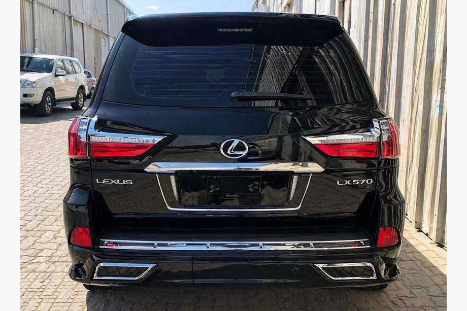 Lexus LX570/450d 2008–2022 Sovitin GBT facelift-sarjan takavaloille Image