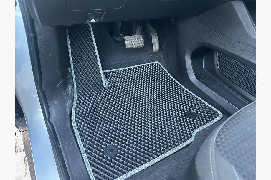 Chevrolet Bolt 2016–2023 EVA-lattiamatot (EUV, mustat) Image