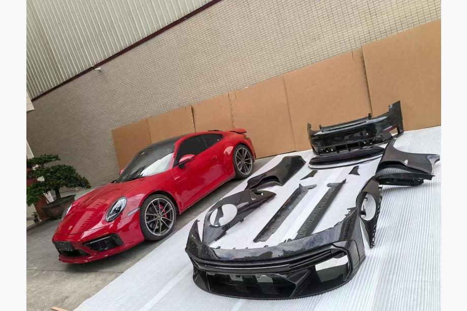 Porsche 911 (992) 2018– Carbon-korisarjasetti Image