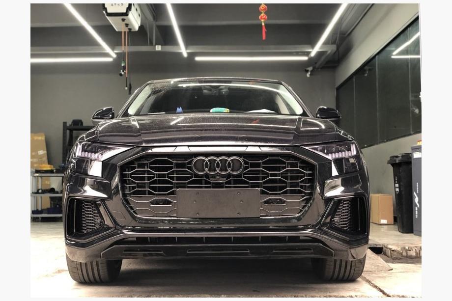 Audi Q8 2018– Etusäleikkö RSQ-Style (2018-2023, musta) Image