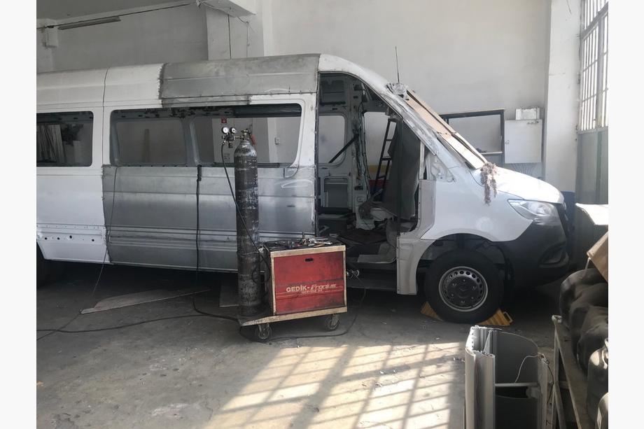 Mercedes Sprinter W907/W910 2018– Koripidennyssarja Keskiosa Image