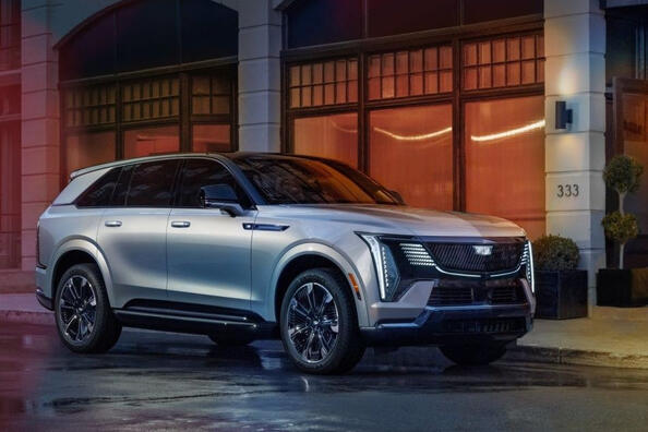 Cadillac Escalade IQ -koeajo: ylellisyyden sähköinen aikakausi