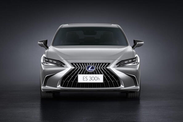 Uudistettu Lexus ES: tyyliä ja mukavuutta joka yksityiskohdassa