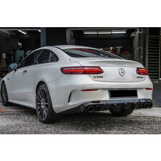 Takatdiffuusori Black, mustilla pakoputken päillä (AMG53-design)