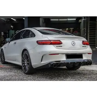 Takatdiffuusori Black, mustilla pakoputken päillä (AMG53-design)