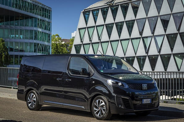 Koeajo: sähköinen tila-auto Fiat E-Ulysse