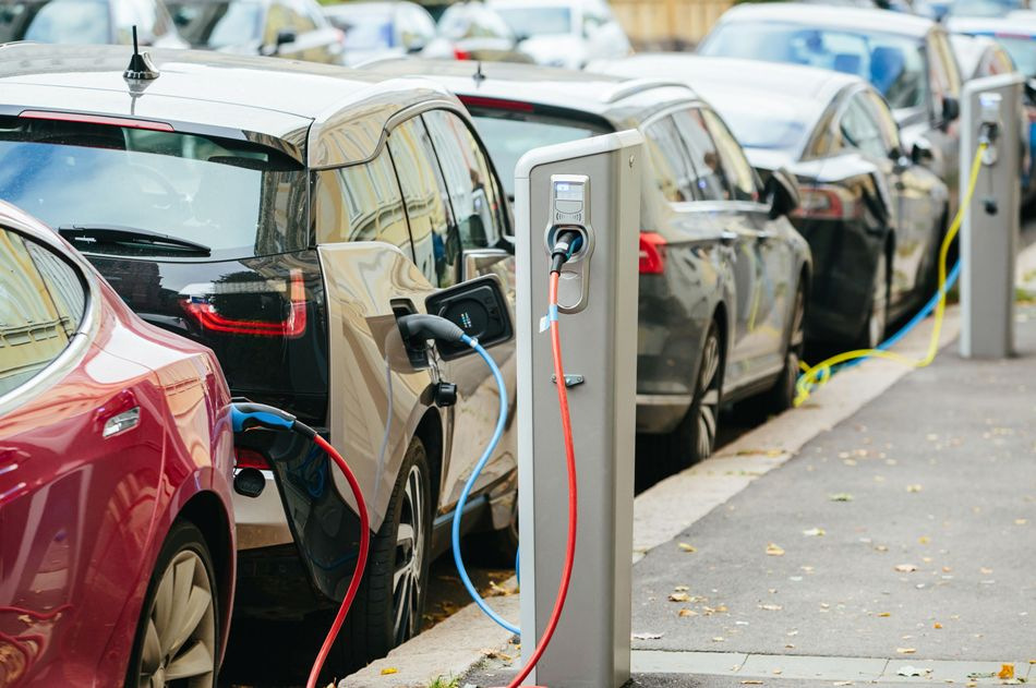 Kuinka monta vuotta sähköauto voi kestää?