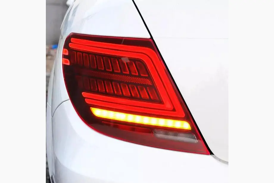 Mercedes C-sarja W204 2007–2015 LED-takavalot V2 (2 kpl) Kuva 1