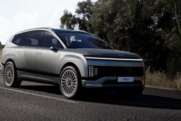 Hyundai IONIQ 9: katsaus viisimetriseen sähköcrossoeriin