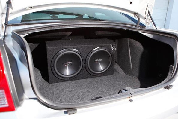 Näin valitset hyvän autosubwooferin: vinkit musiikin ystäville