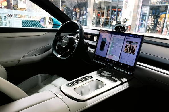 Hyödyllistä autoon: parhaat tuotteet jokaiselle kuljettajalle