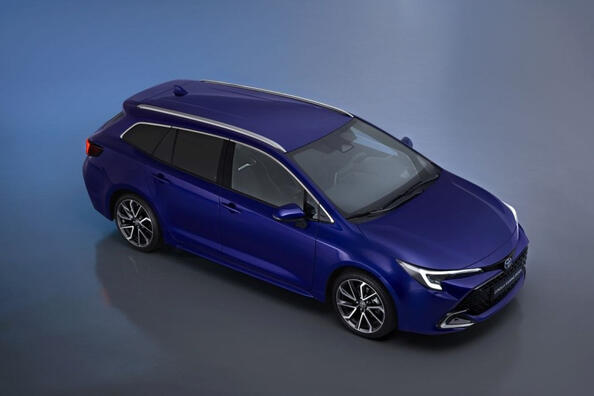 Toyota Corolla Touring Sports E210: koeajo, hybridifarkku 1.8 ja 2.0 Hybrid Kuva 2