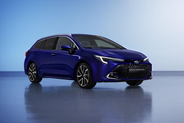 Toyota Corolla Touring Sports E210: koeajo, hybridifarkku 1.8 ja 2.0 Hybrid Kuva 3