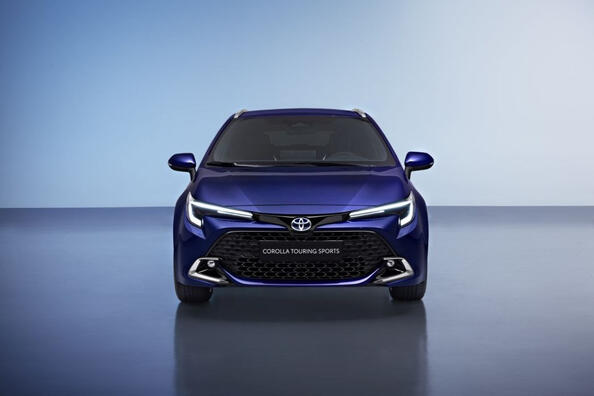 Toyota Corolla Touring Sports E210: koeajo, hybridifarkku 1.8 ja 2.0 Hybrid
