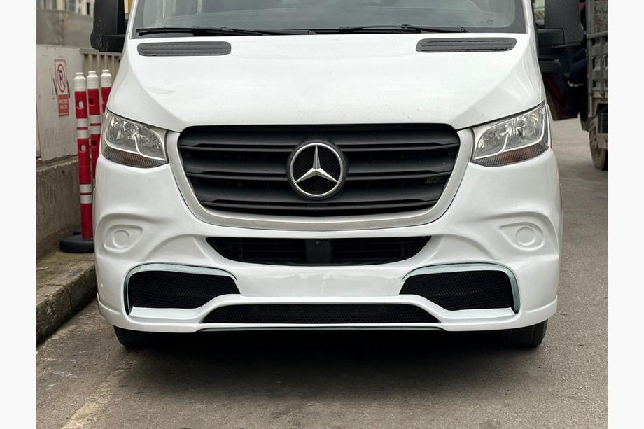 Mercedes Sprinter W907/W910 2018– Etupuskurin lippaspoileri V2 (maalattava) Image