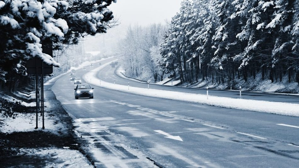 Näin ajat turvallisesti liukkaalla: vinkit autoilijoille
