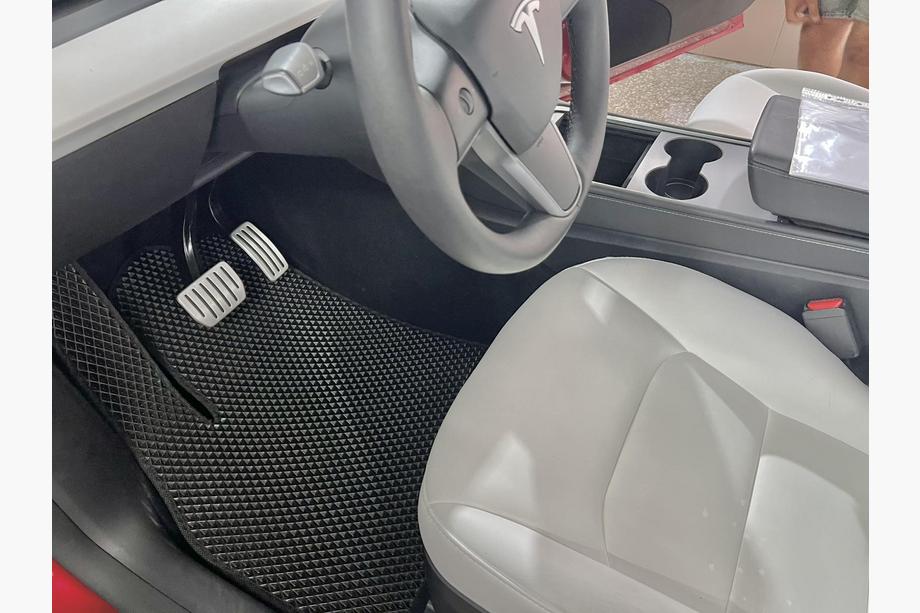 Tesla Model Y 2020– EVA-mattosarja matkustamoon (2020-2024, Musta) Image