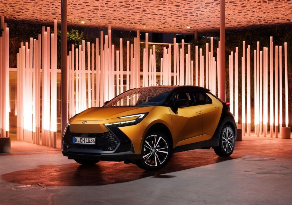 Koeajo: tyylikäs hybridicrossover Toyota C-HR, 2. sukupolvi