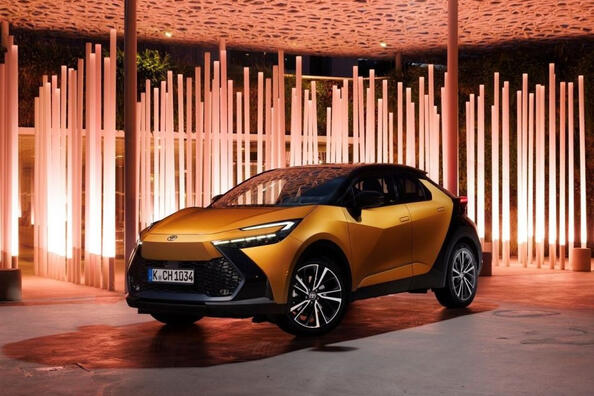 Koeajo: tyylikäs hybridicrossover Toyota C-HR, 2. sukupolvi