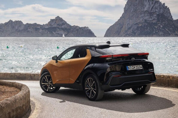 Koeajo: tyylikäs hybridicrossover Toyota C-HR, 2. sukupolvi Kuva 4