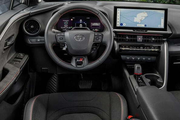 Koeajo: tyylikäs hybridicrossover Toyota C-HR, 2. sukupolvi Kuva 6