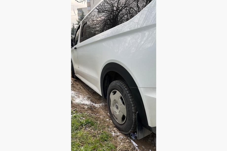 Ford Custom 2023– Leveät lokasuojan kaarilevikkeet (4 kpl, mustat) Image