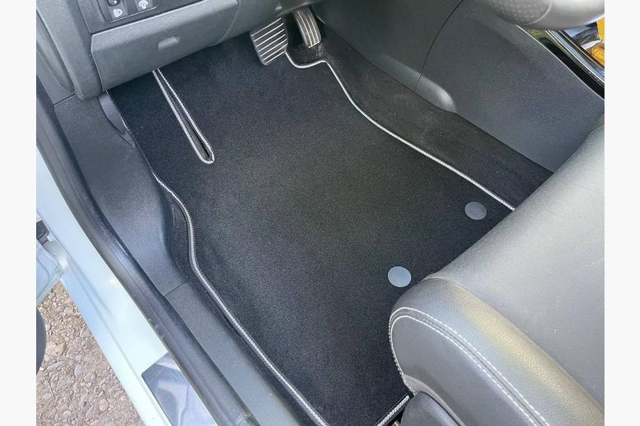 Renault Fluence 2009–2016 Premium-kangasmattosarja (musta) Image